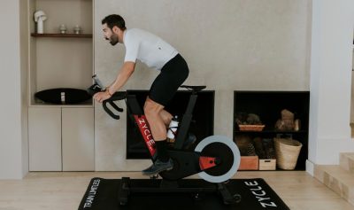 Cómo elegir música para hacer ciclismo indoor: guía completa Cómo elegir música para hacer ciclismo indoor: guía completa